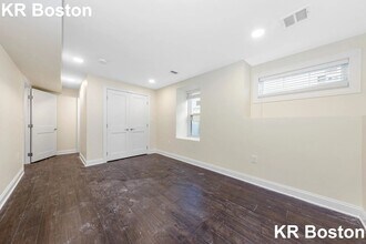 7 Dickinson St, Unit 2 in Somerville, MA - Foto de edificio - Building Photo