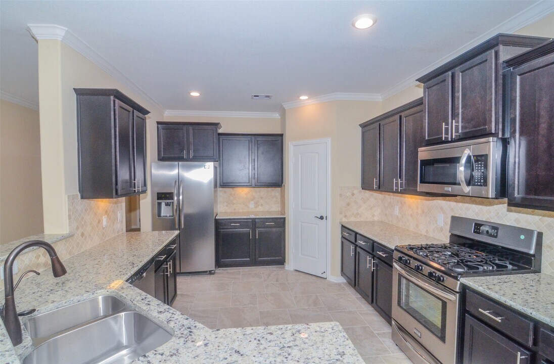 18039 Westward Dale Dr in Cypress, TX - Building Photo