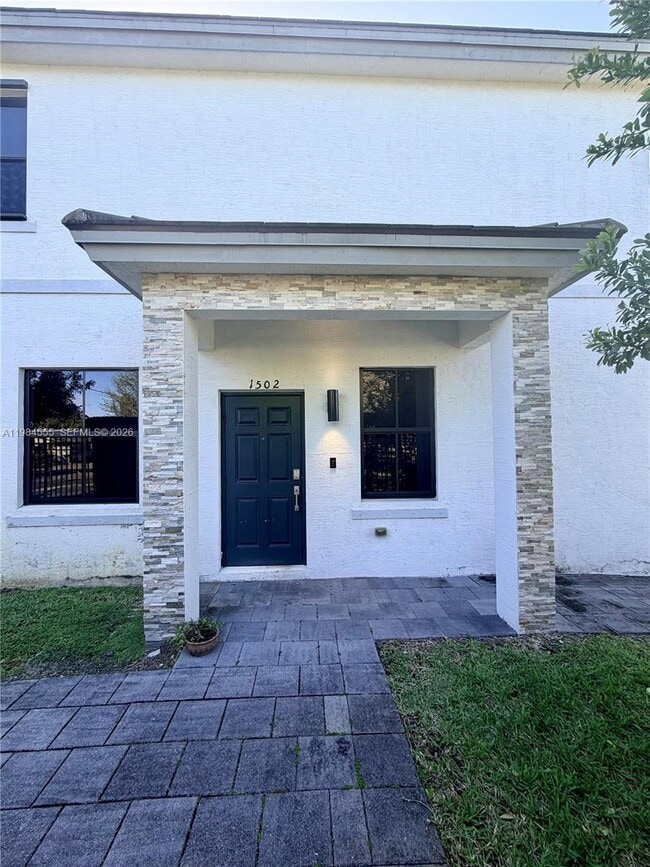 property at 1502 SW 29th St