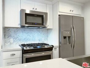 301 S Swall Dr in Los Angeles, CA - Building Photo - Building Photo