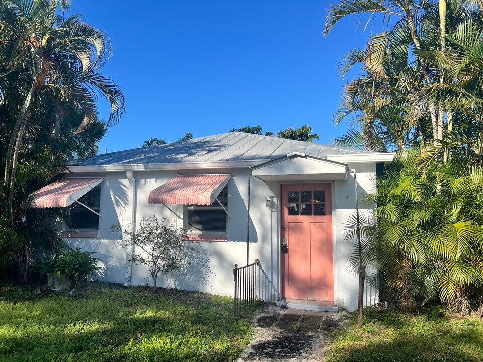 518 NW Stuart Ave in Stuart, FL - Building Photo