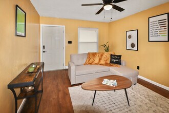 706 Grant Ave, Unit 704 in Virginia Beach, VA - Building Photo - Building Photo