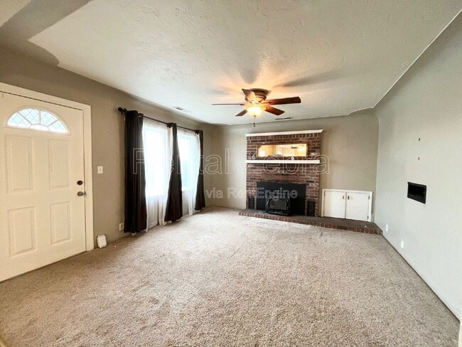 11986 E Harvey Pettit Rd in Le Grand, CA - Building Photo - Building Photo