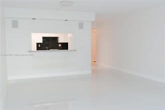 141 Crandon Blvd in Key Biscayne, FL - Building Photo - Building Photo
