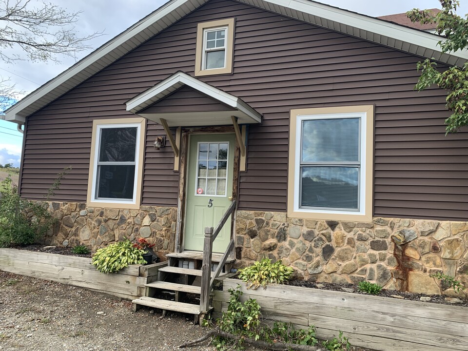 13993 US-19, Unit Apt 5 in Waterford, PA - Building Photo
