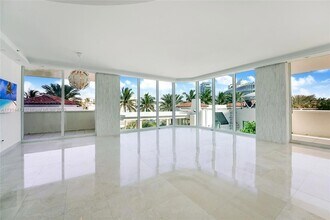 300 South Pointe Dr, Unit 405 in Miami Beach, FL - Building Photo - Building Photo