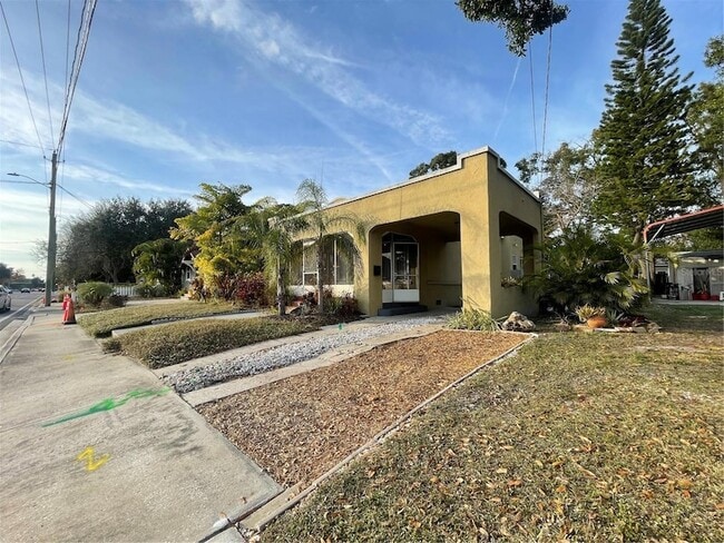 3611 W Bay to Bay Blvd in Tampa, FL - Foto de edificio - Building Photo