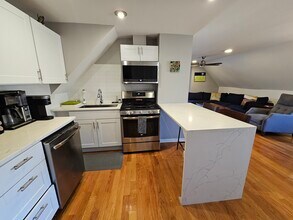 1656 W Olive Ave, Unit Apt 3 in Chicago, IL - Foto de edificio - Building Photo