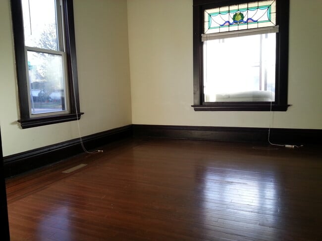 1824 NE Taylor St, Unit Lower Unit in Minneapolis, MN - Building Photo - Building Photo