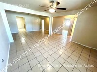 7602 Oak Chase in San Antonio, TX - Foto de edificio - Building Photo