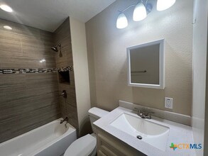 303 San Marcos Hwy in Luling, TX - Building Photo - Building Photo