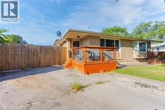 4453 Meadowvale Dr in Niagara Falls, ON - Building Photo - Building Photo