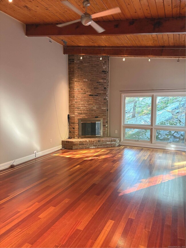 90 Ledgebrook Dr in Norwalk, CT - Building Photo - Building Photo