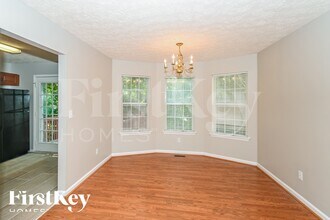 1651 Sloping Tree Way in Lithia Springs, GA - Building Photo - Building Photo