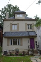 1043 S Trenton Ave, Unit 2 in Pittsburgh, PA - Building Photo