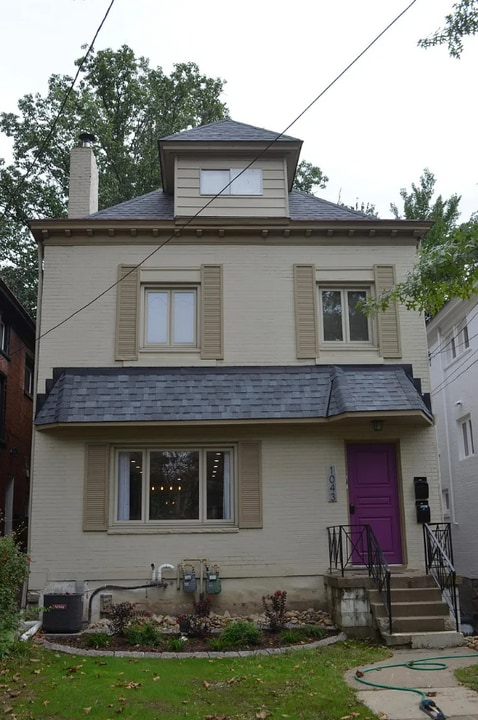 1043 S Trenton Ave, Unit 2 in Pittsburgh, PA - Building Photo
