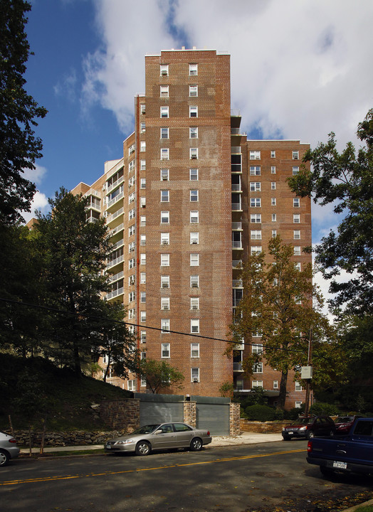 Edmond Lee in Riverdale, NY - Building Photo