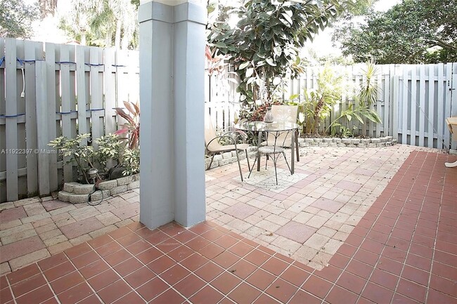 1361 Cottonwood Cir in Weston, FL - Building Photo - Building Photo