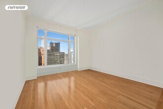15 Central Prk W in New York, NY - Building Photo - Building Photo