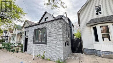 425-425 Cannon St E in Hamilton, ON - Building Photo - Building Photo