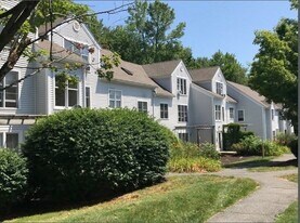 34 Salem Pl in Amherst, MA - Building Photo