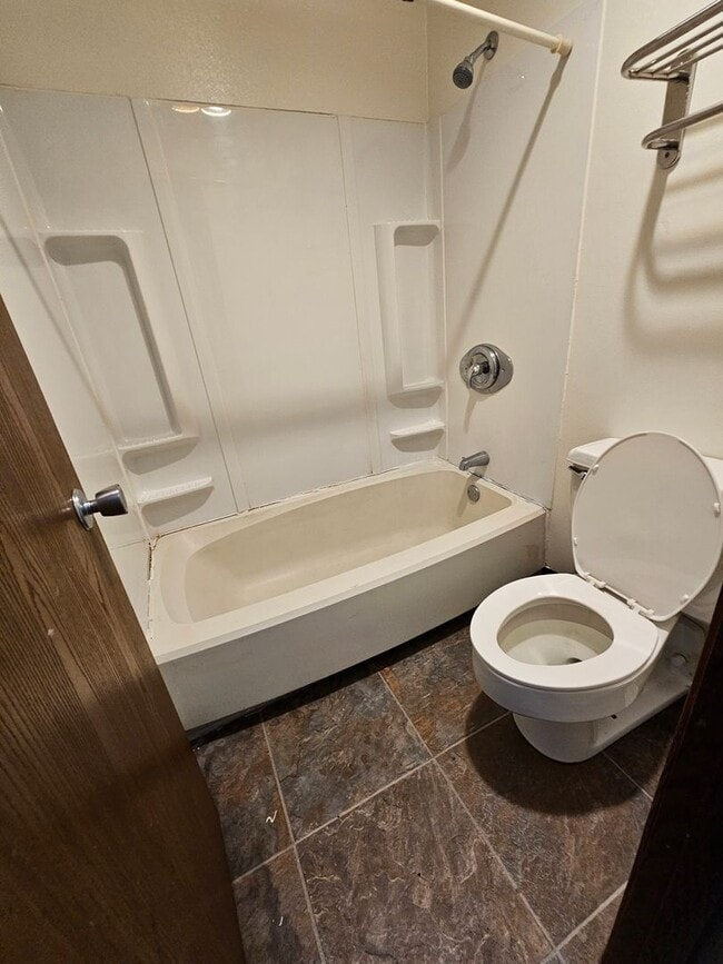 1300 W Russell St in Sioux Falls, SD - Building Photo - Building Photo