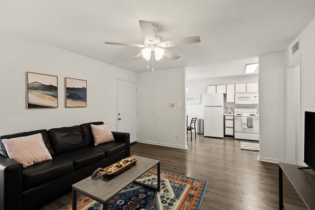 Villa Reanna Apartments in Tallahassee, FL - Building Photo - Building Photo