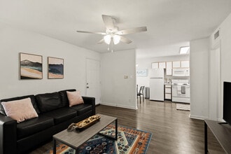 Villa Reanna Apartments in Tallahassee, FL - Foto de edificio - Building Photo