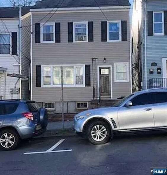 11 Brown Ave in Prospect Park, NJ - Foto de edificio