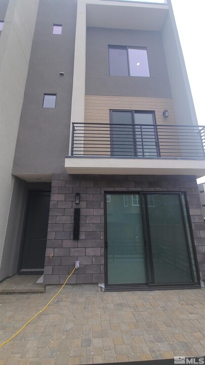 101 Rissone Ln in Reno, NV - Building Photo