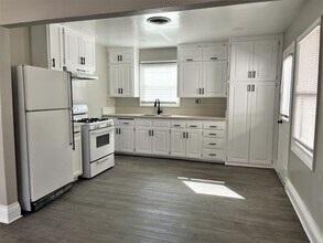 625 A St in Bakersfield, CA - Building Photo - Building Photo