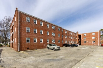 9610 Sherwood Pl in Norfolk, VA - Foto de edificio - Building Photo