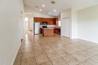 4385 Spring Blossom Dr in Kissimmee, FL - Building Photo - Building Photo