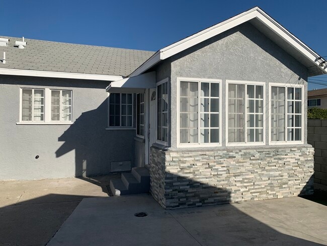 property at 754 West 18th Street