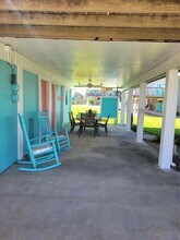 16606 John Davis Rd in Jamaica Beach, TX - Building Photo - Building Photo