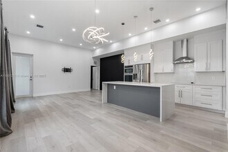 5734 Buchanan St in Hollywood, FL - Building Photo - Building Photo