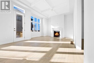 1039 Thompson Dr in Oshawa, ON - Building Photo - Building Photo