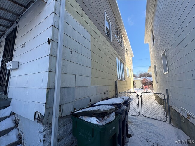 2445 Bailey Ave in Buffalo, NY - Building Photo - Building Photo