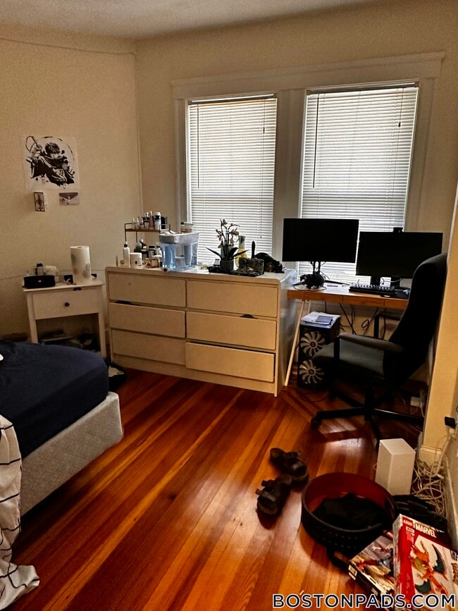 352 Main St, Unit 1 in Medford, MA - Foto de edificio - Building Photo