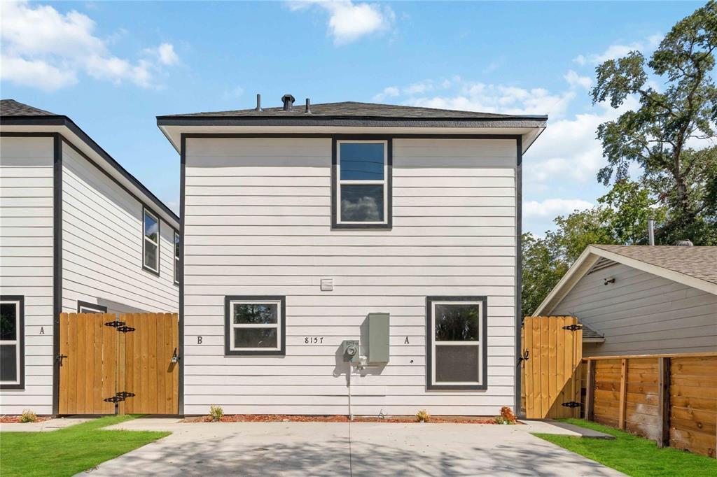 8122 Sterlingshire St in Houston, TX - Building Photo