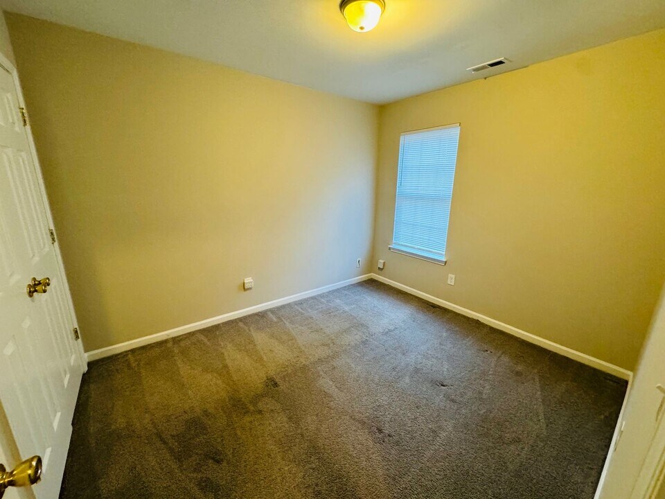 5420 Henderson Oaks Dr in Charlotte, NC - Building Photo