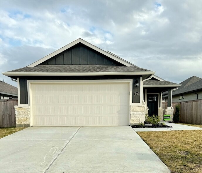 18706 Etta Pnes Cir, Unit 24-24-209 in Crosby, TX - Building Photo