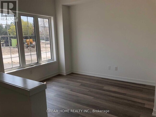 7 Heswall Ln in Newmarket, ON - Building Photo - Building Photo