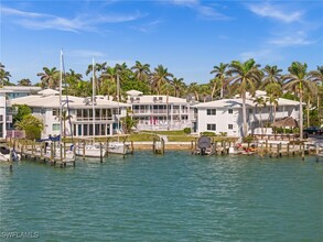 342 Harbour Dr in Naples, FL - Foto de edificio - Building Photo