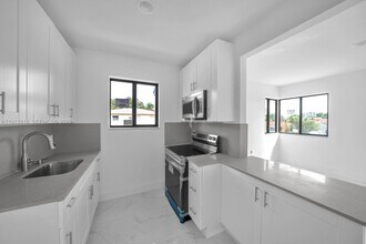 450 Beacom Blvd in Miami, FL - Foto de edificio - Building Photo