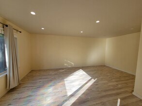 455 Crescent St, Unit 112 in Oakland, CA - Foto de edificio - Building Photo