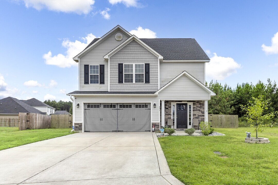 403 Phelps Ct in Jacksonville, NC - Building Photo