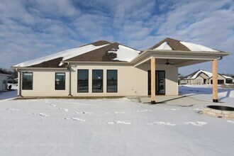 4408 Royal County Rd in Columbia, MO - Foto de edificio - Building Photo