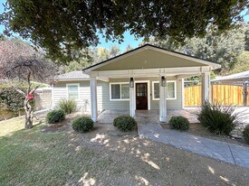 247 W Woodland Oaks Dr in San Dimas, CA - Building Photo