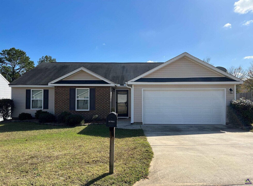 120 Magnum Way in Perry, GA - Building Photo